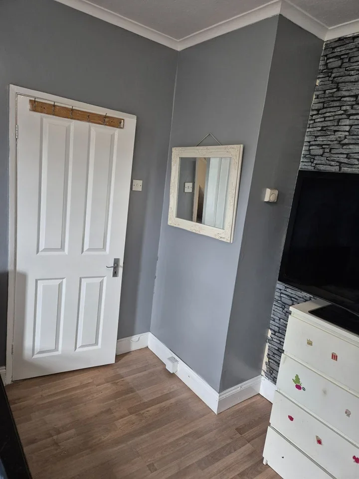 Room Shroffold Road in Greater London