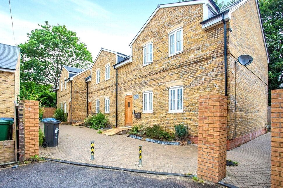 Flat St Albans Road in Watford