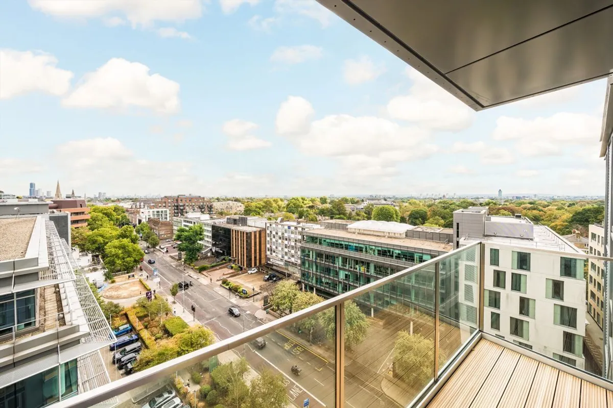 Flat Uxbridge Road in Greater London