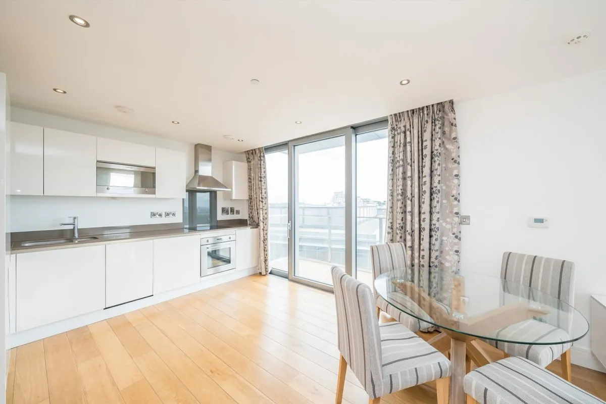 Flat Uxbridge Road in Greater London