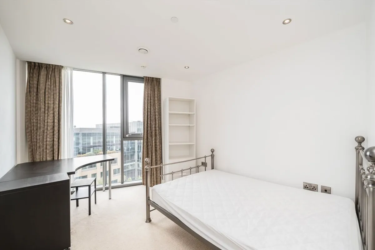 Flat Uxbridge Road in Greater London