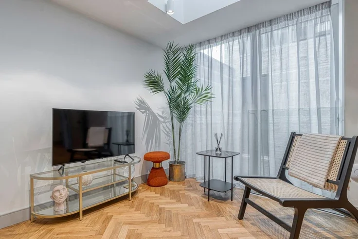 Flat Strutton Ground in City of Westminster