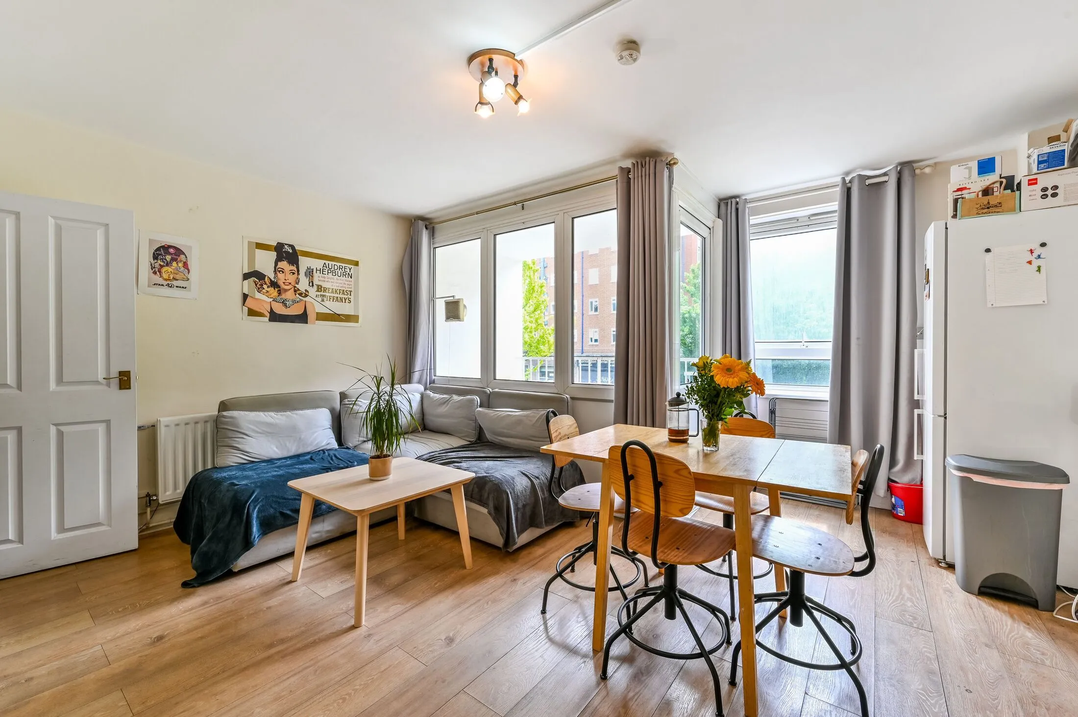 Flat Crowndale Road in Greater London