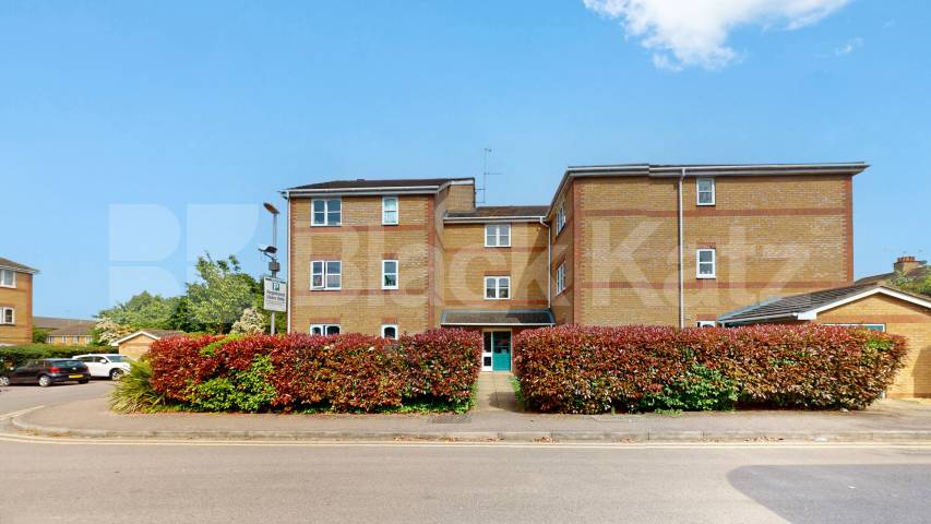 Flat Iverson Road in Greater London