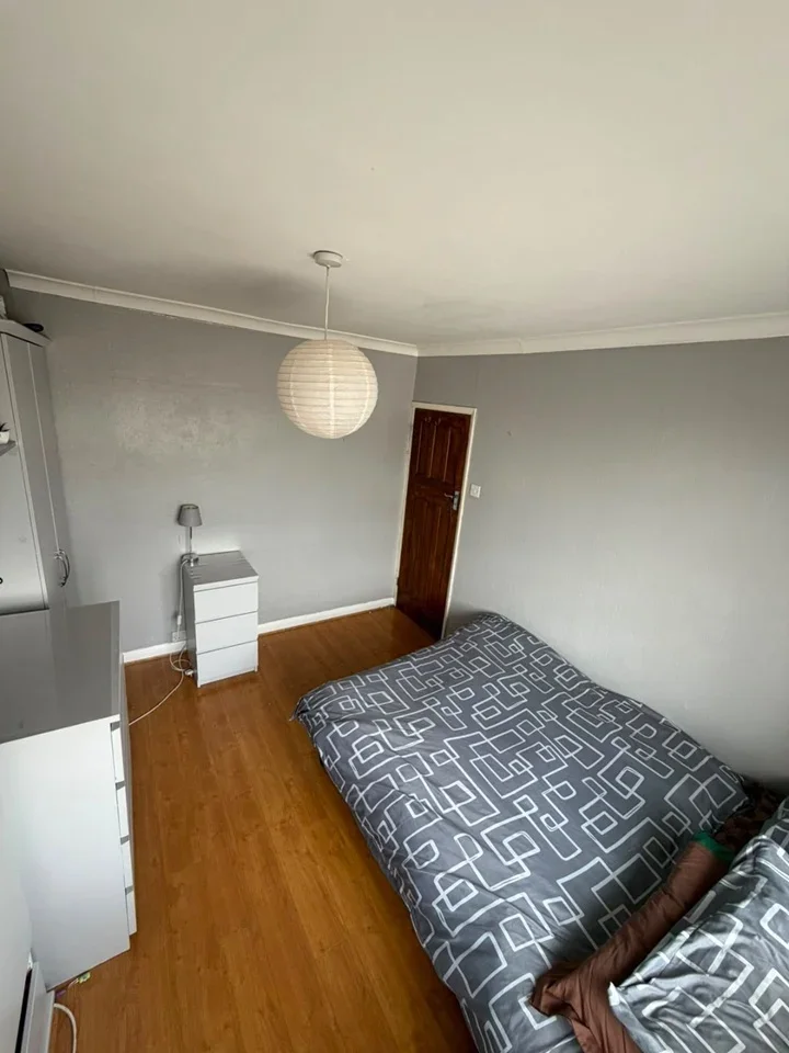 Room Kelsey Road in Greater London