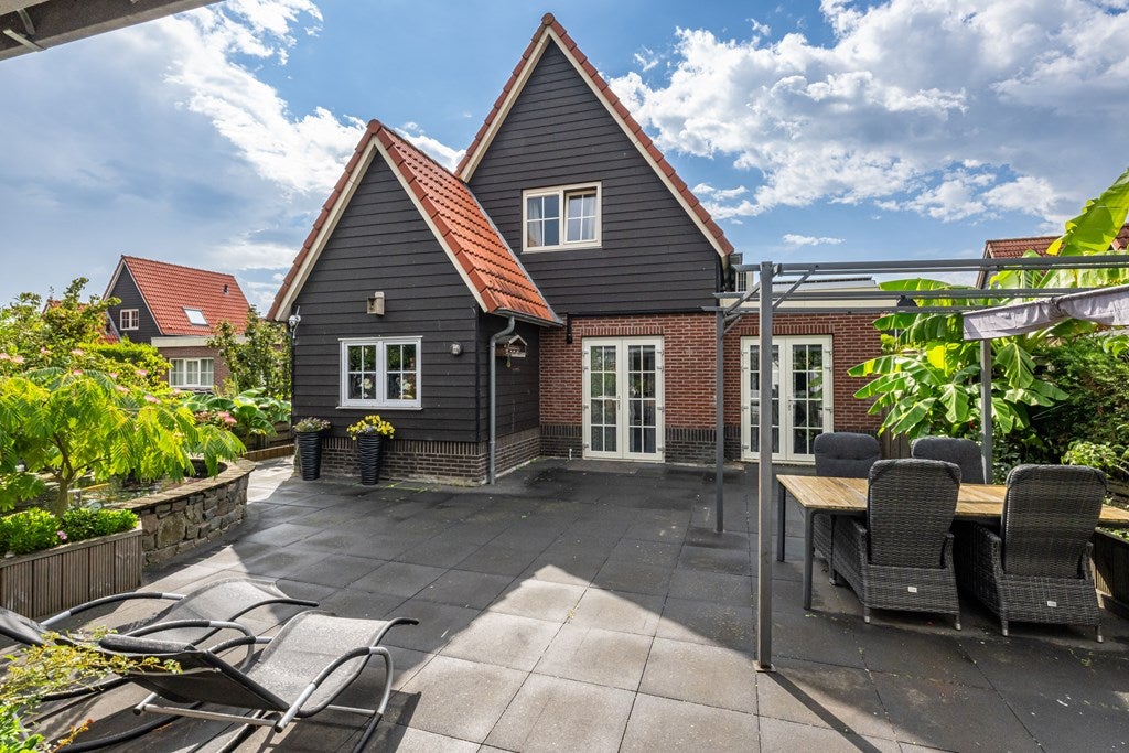 Huis Zuiddijk 61 a 134 in Oude-Tonge