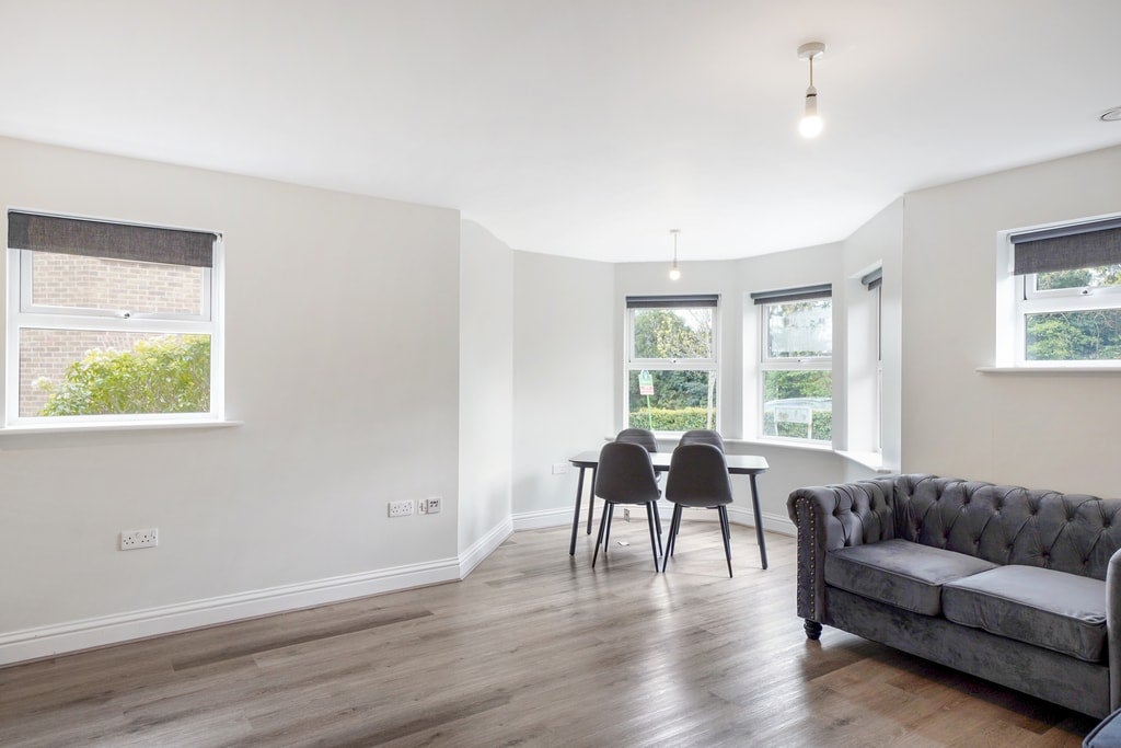 Flat King Johns Place in Borough of Runnymede