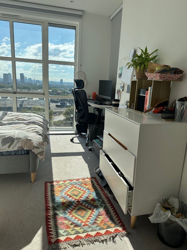 Room Surrey Quays Road in Greater London