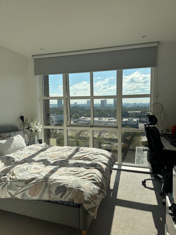 Room Surrey Quays Road in Greater London