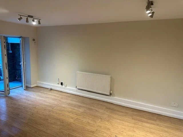 Flat Brigstock Road in Greater London