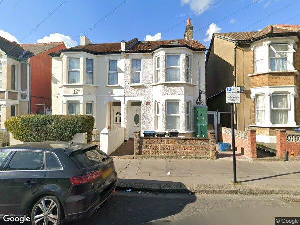 Flat Whitehall Road in Greater London