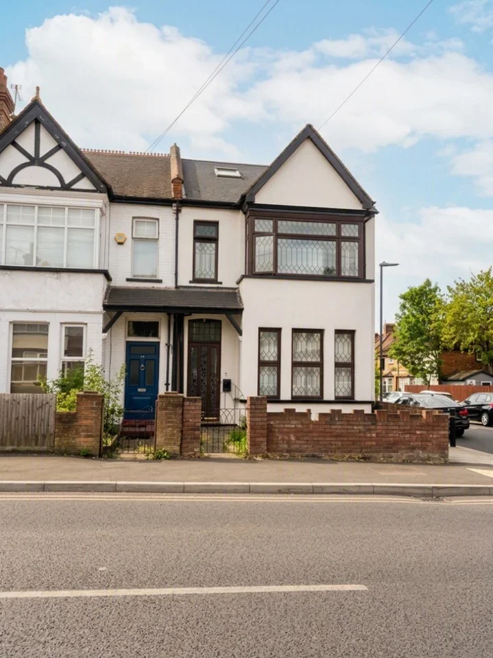 Room Thomson Road in Greater London