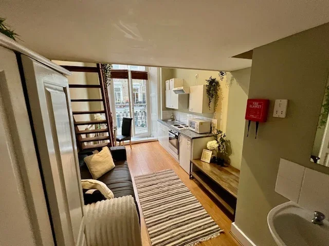 Room Hogarth Road in Greater London