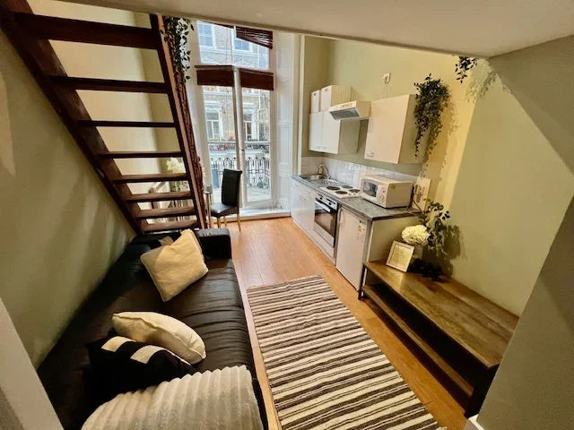 Room Hogarth Road in Greater London