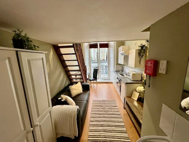 Room Hogarth Road in Greater London