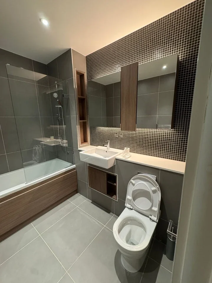 Flat Kayani Avenue in Greater London