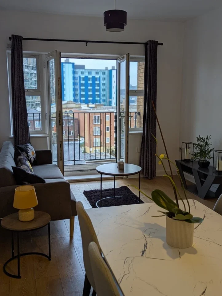 Flat Kelvin Close in Luton