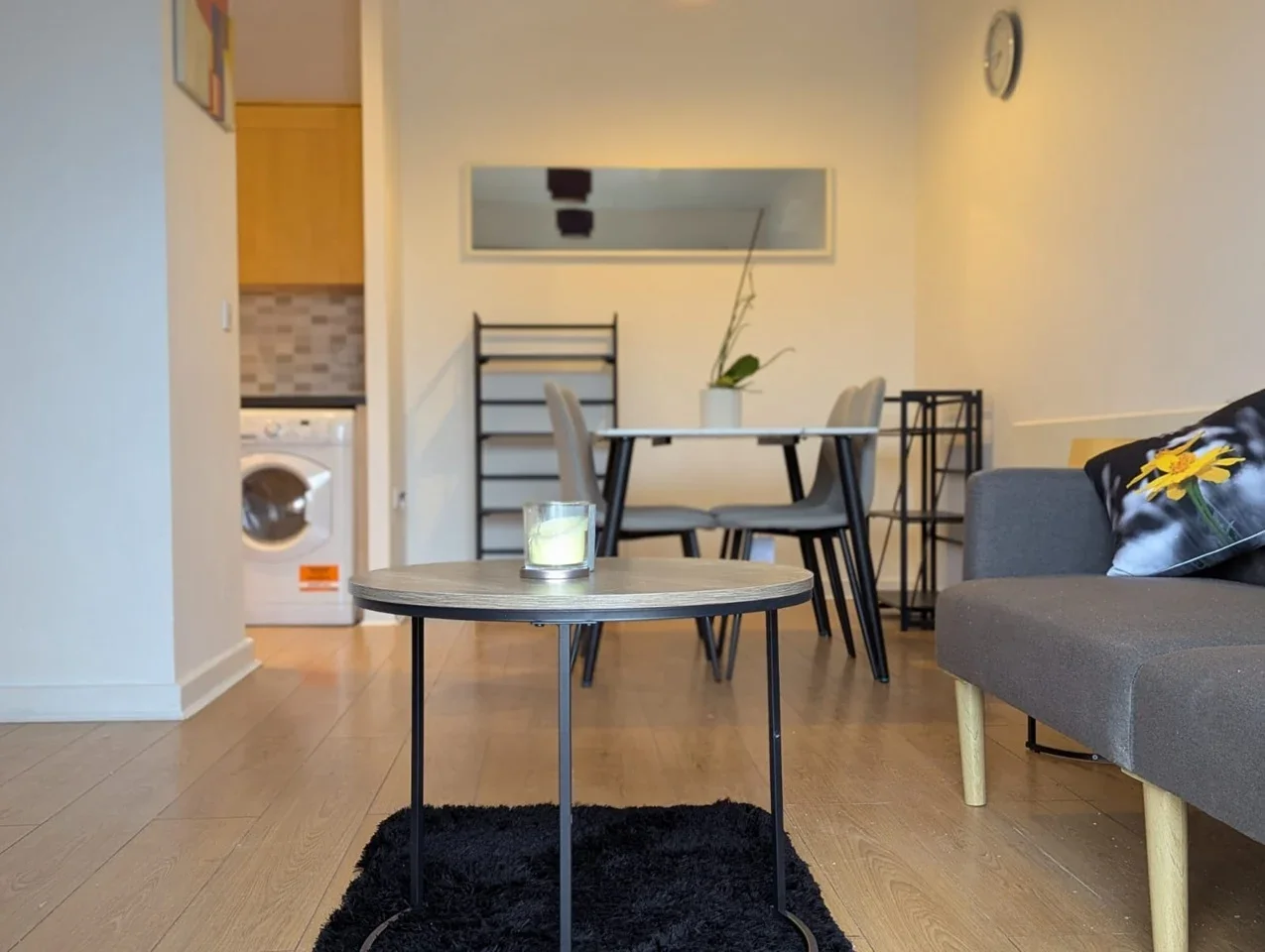 Flat Kelvin Close in Luton