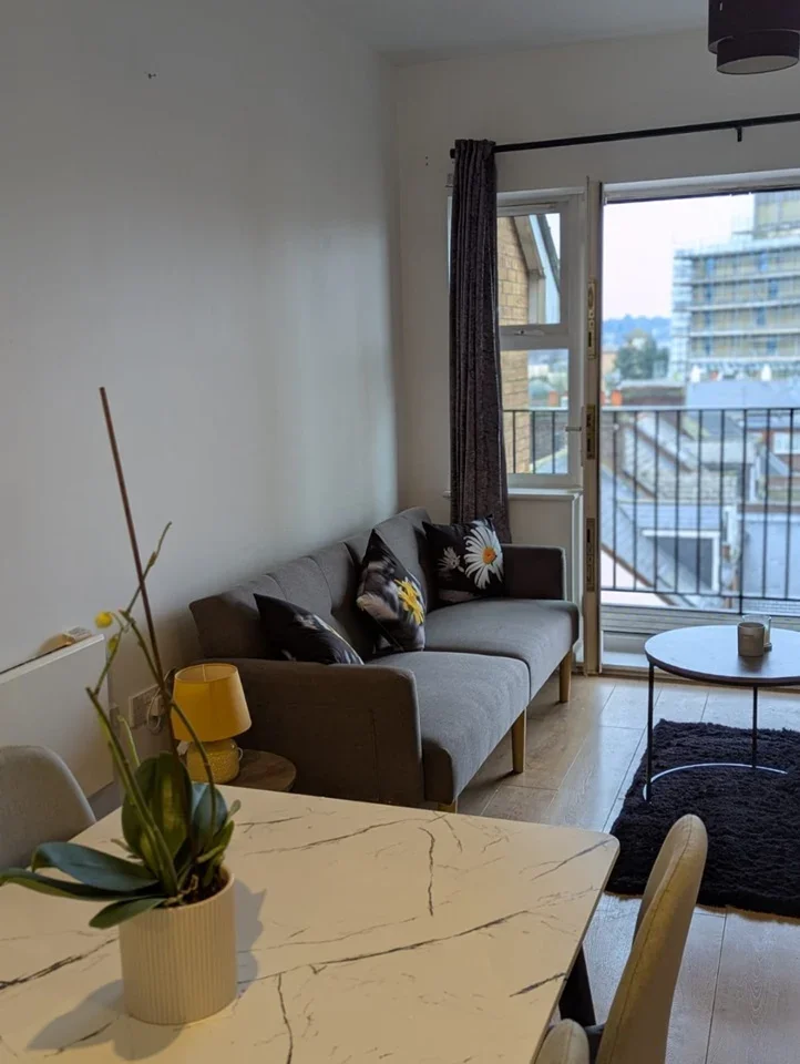 Flat Kelvin Close in Luton