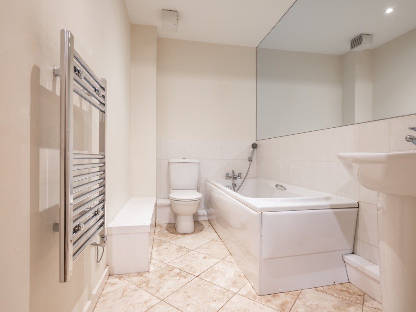 Flat Ridgewood Gardens in Newcastle upon Tyne