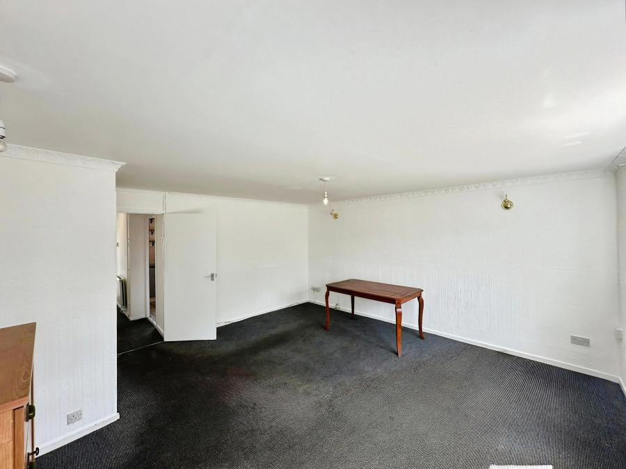 House Sylam Close in Luton