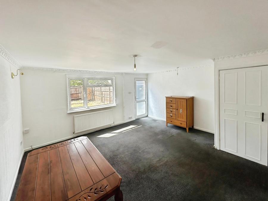 House Sylam Close in Luton
