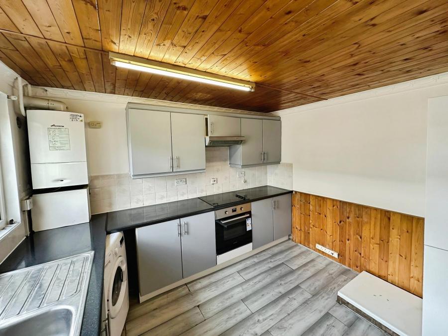 House Sylam Close in Luton