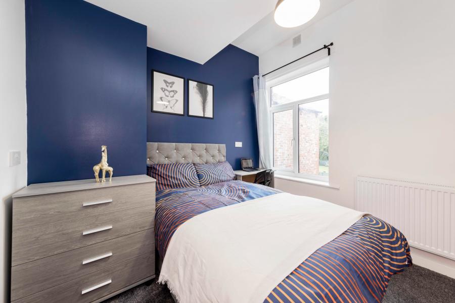 Room Oldham Road in Manchester