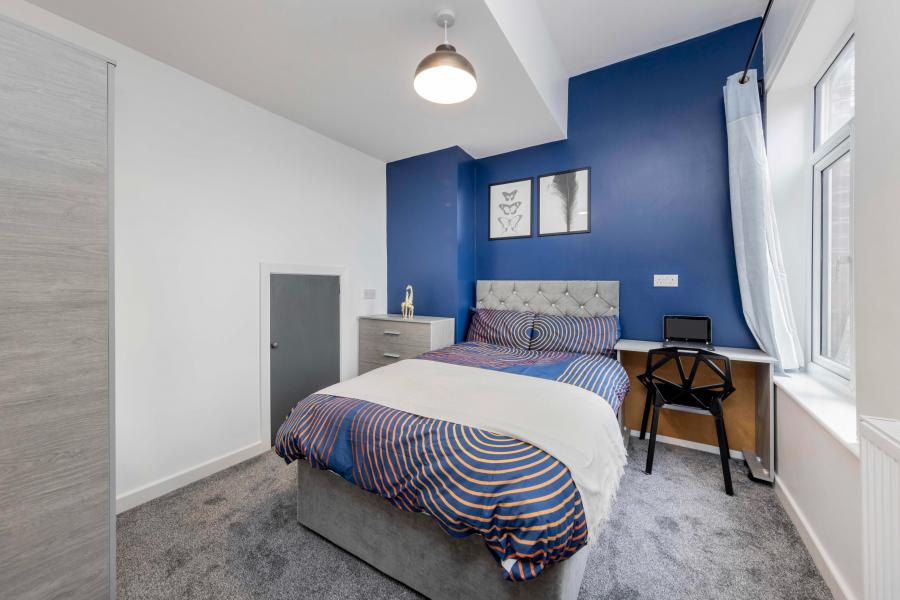 Room Oldham Road in Manchester