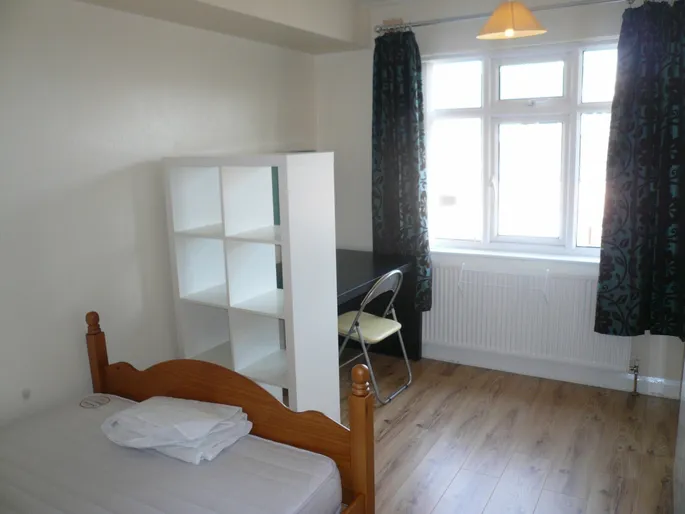 Room Lilac Grove in Nottingham