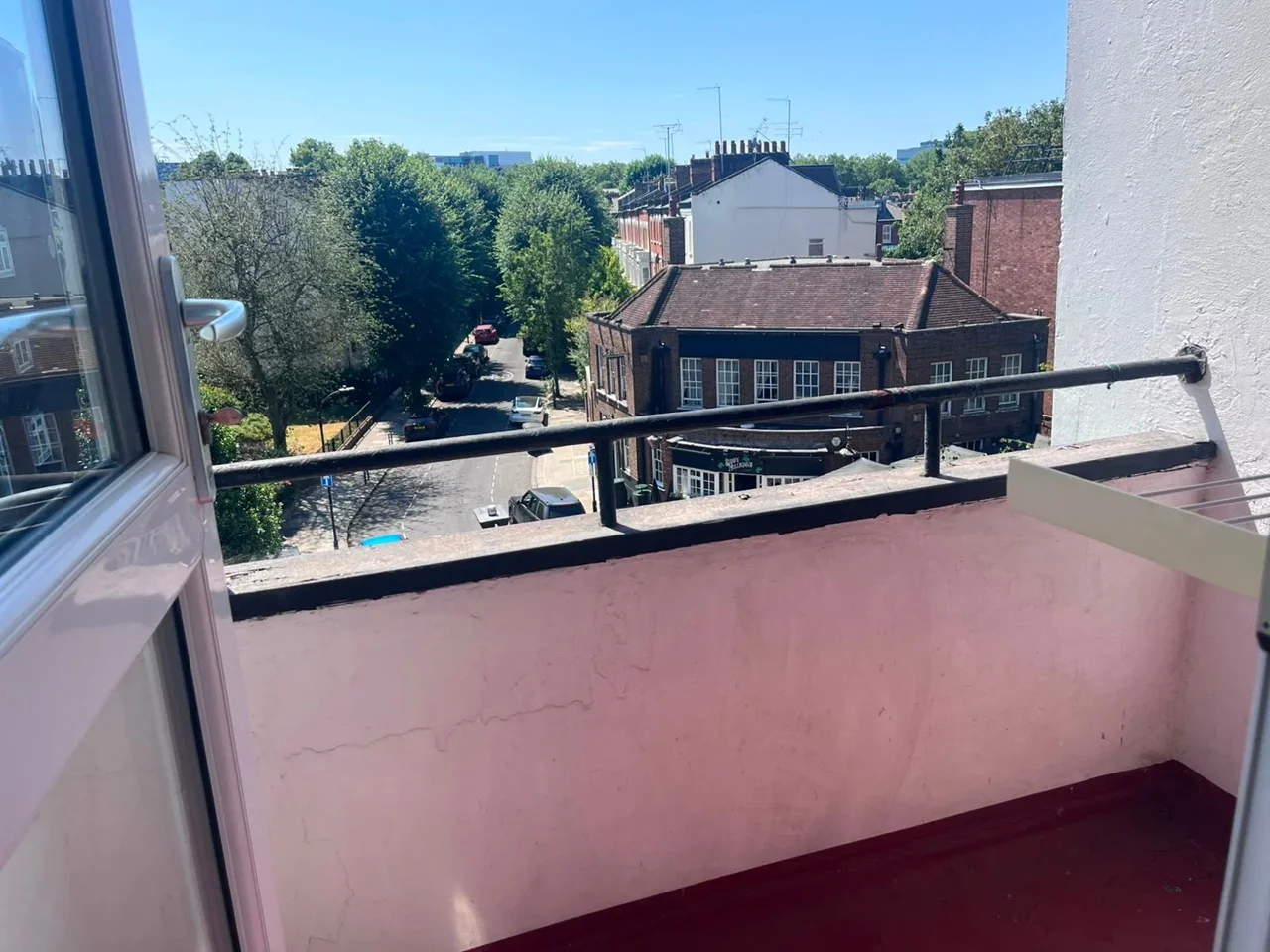 Flat Blythe Road in Greater London