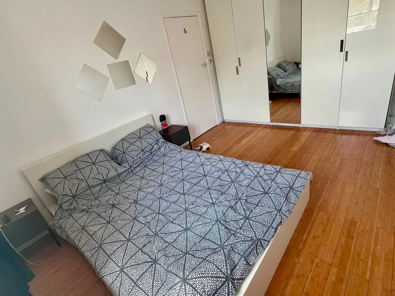 Flat Blythe Road in Greater London