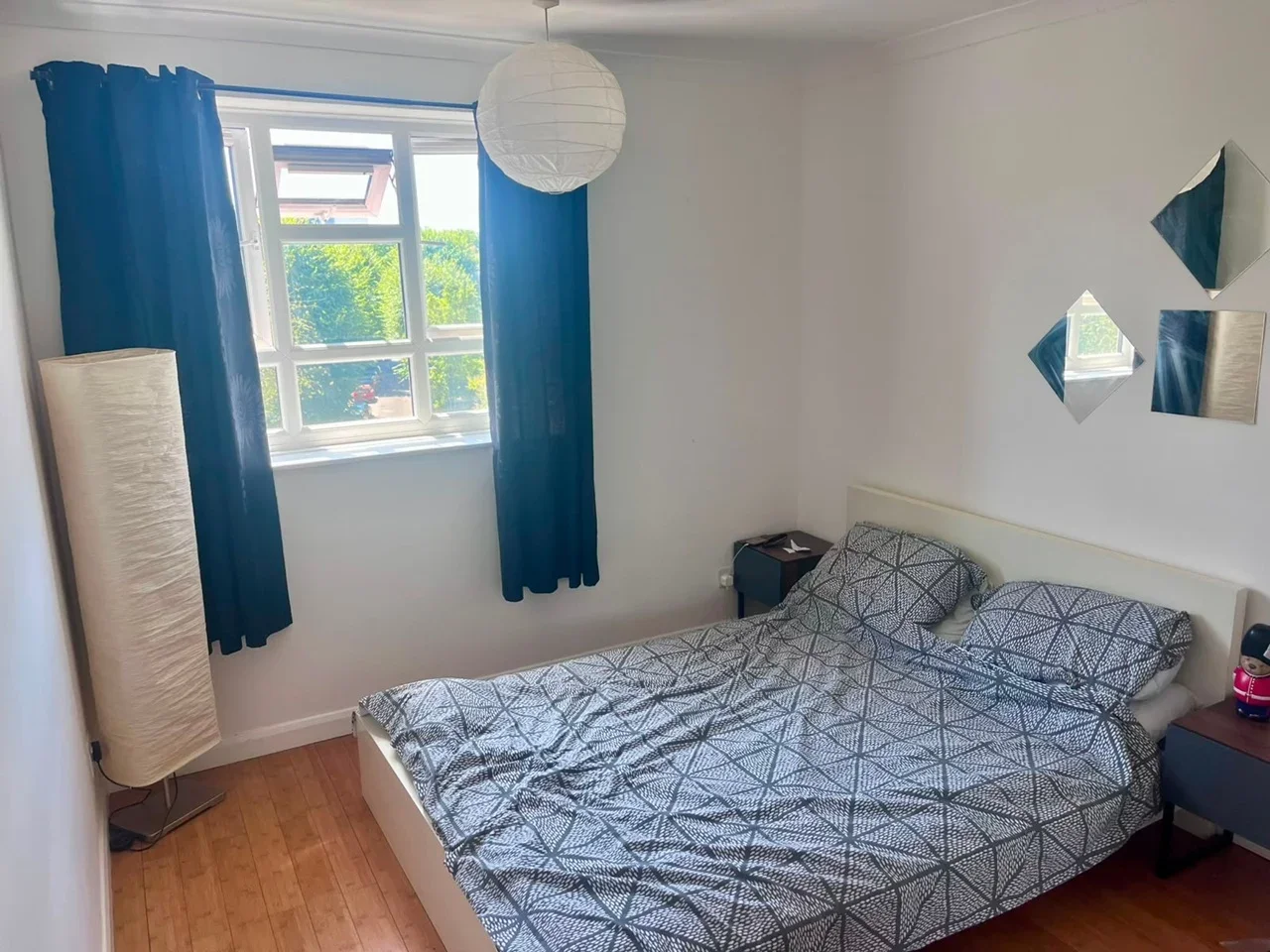 Flat Blythe Road in Greater London