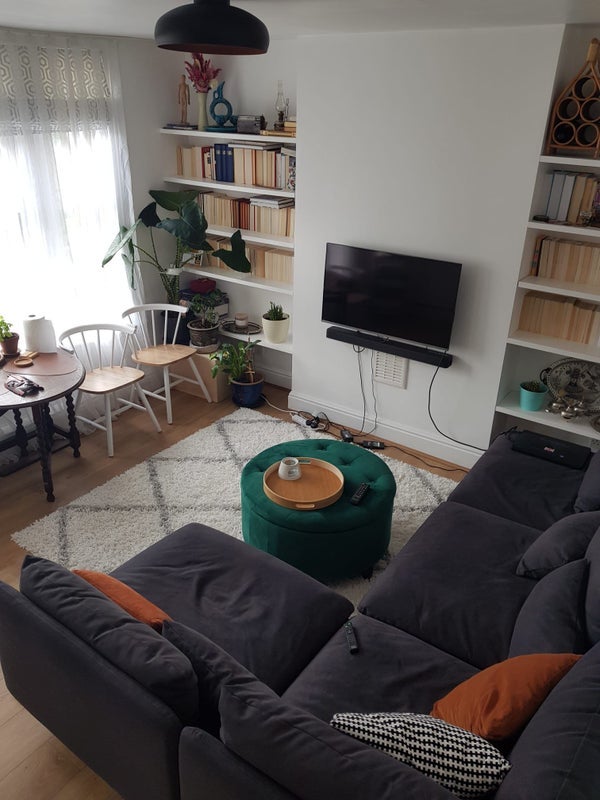 Flat Russell Road in Greater London