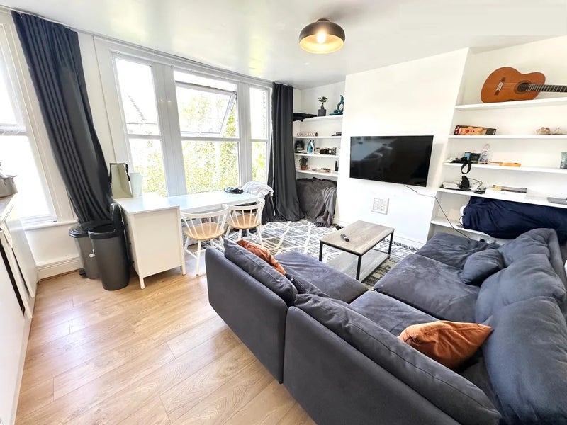 Flat Russell Road in Greater London