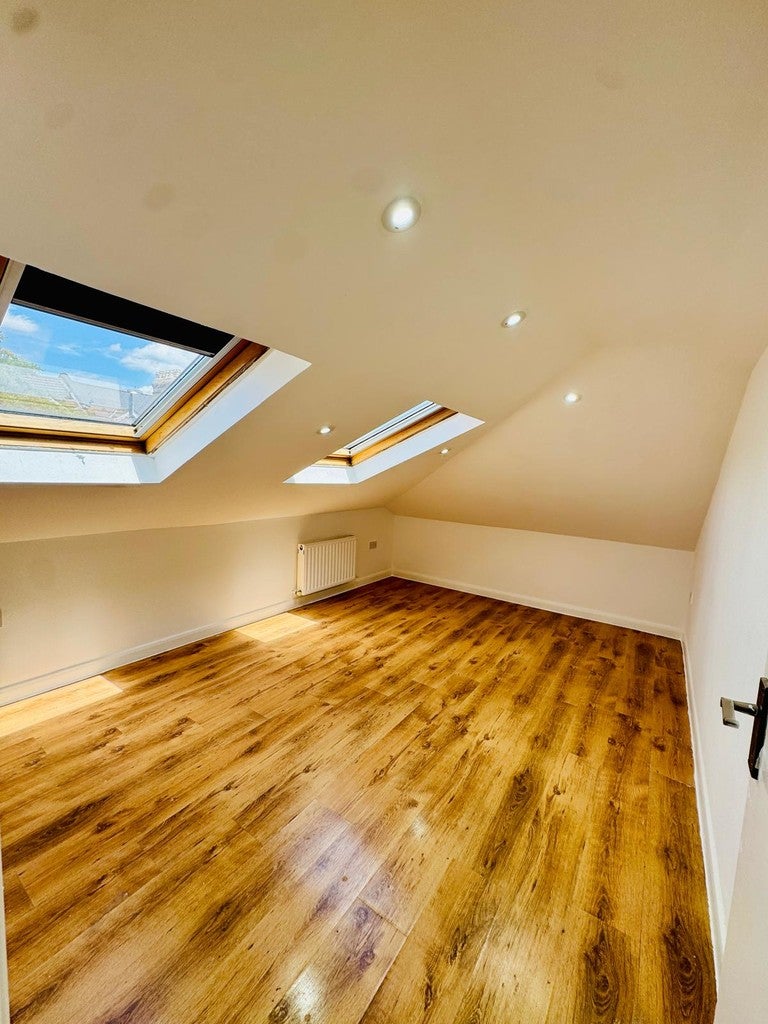 Flat Bakers Avenue in Greater London