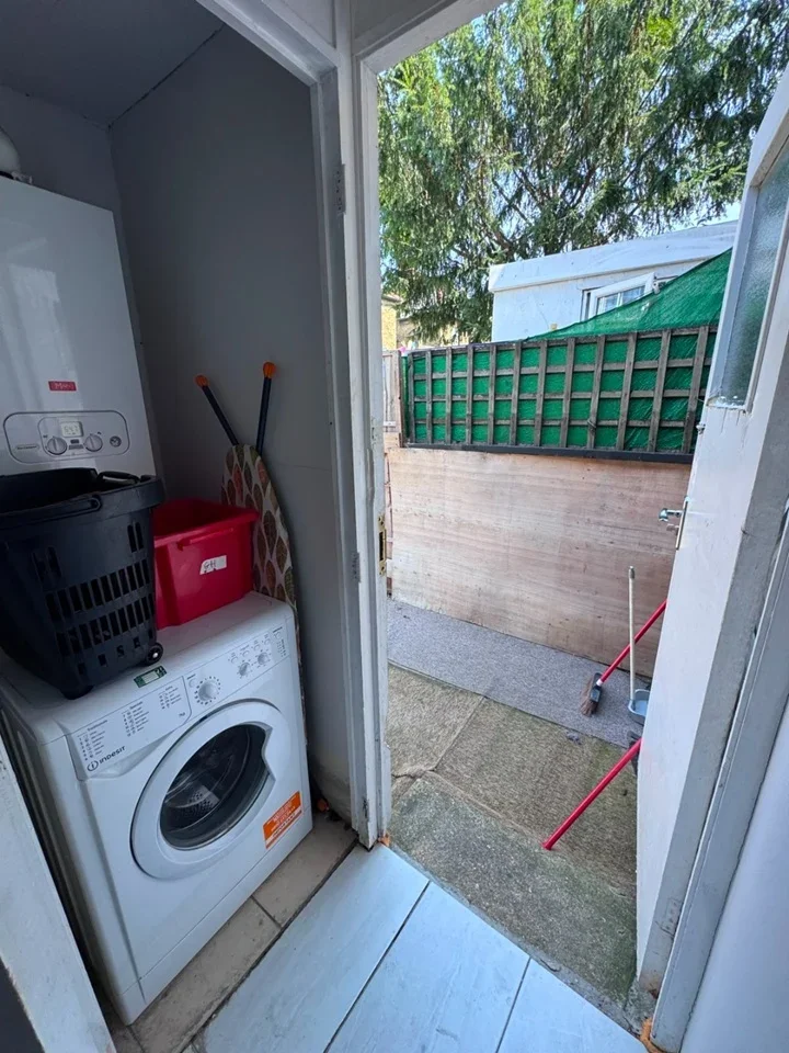 Room Lordship Lane in Greater London