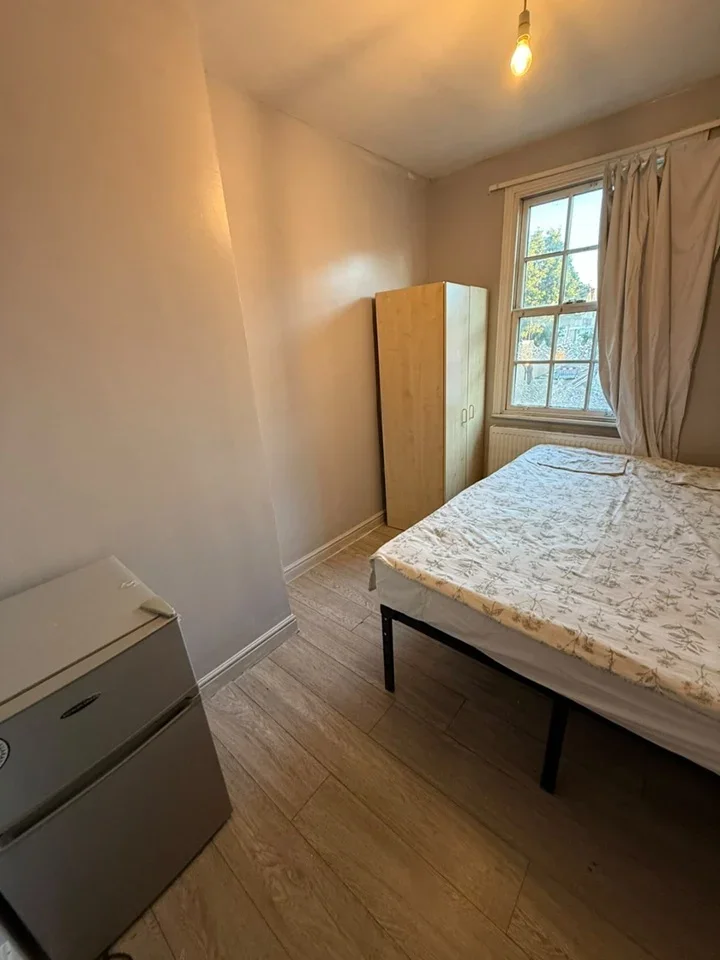 Room Lordship Lane in Greater London