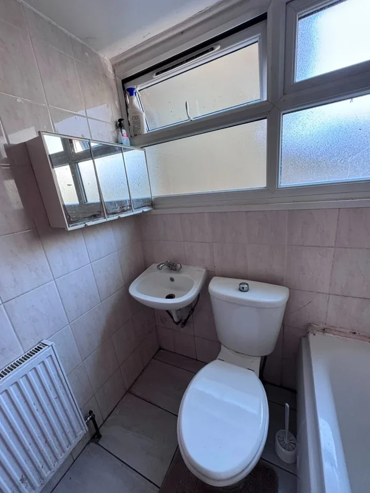 Room Lordship Lane in Greater London