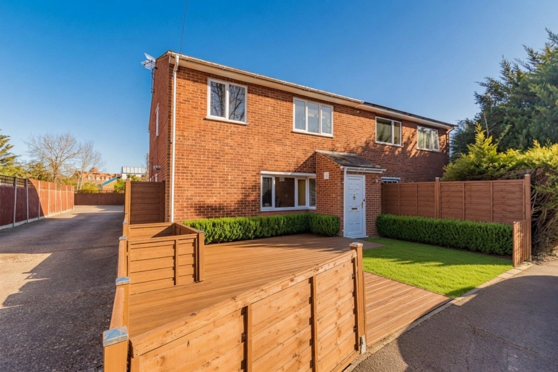House Budebury Road in Borough of Spelthorne