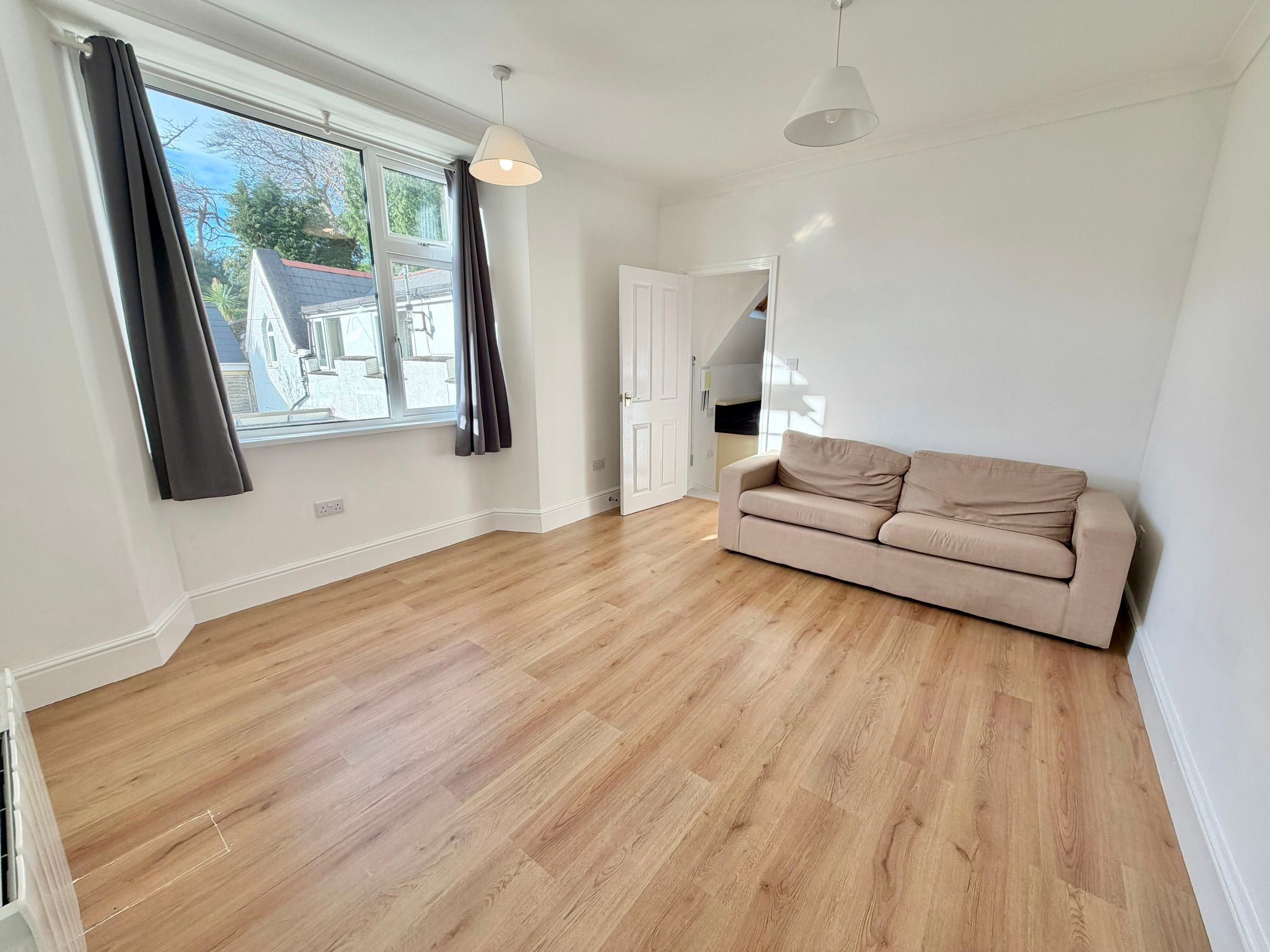Flat Oakhill Road in Torquay