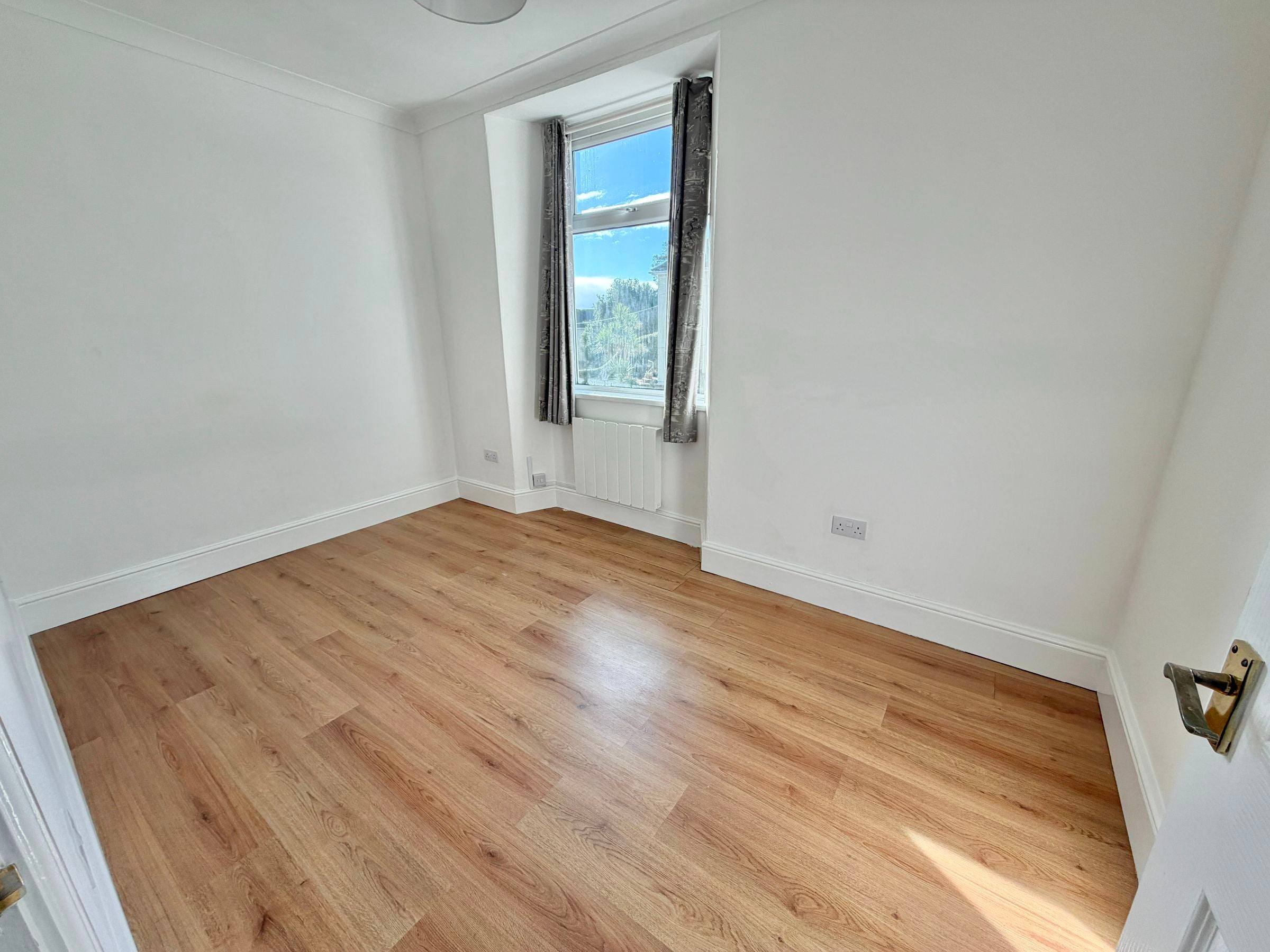 Flat Oakhill Road in Torquay
