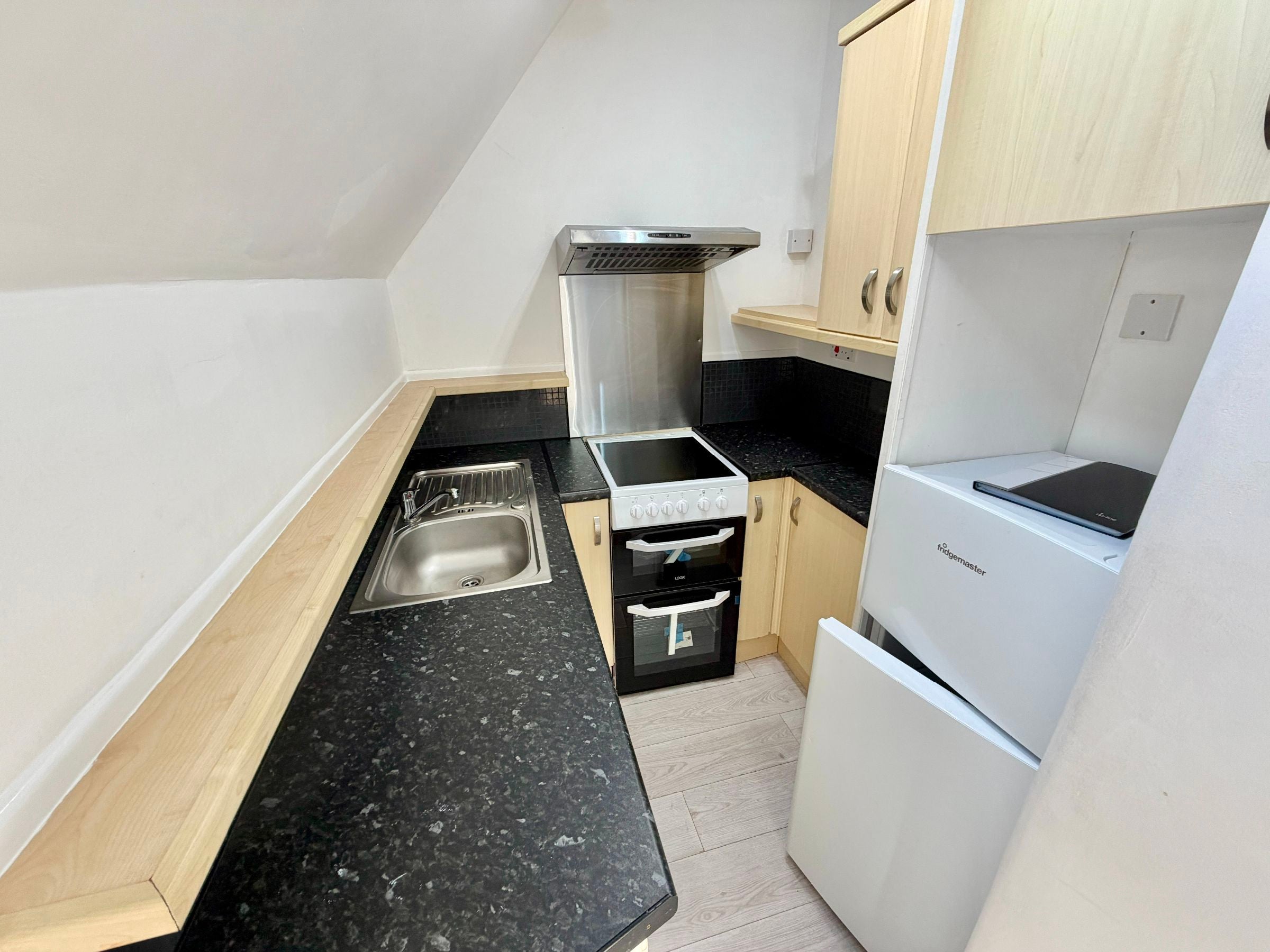 Flat Oakhill Road in Torquay