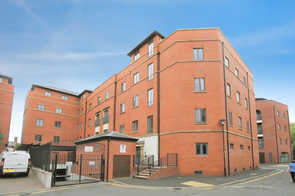 Flat Bold Place in Chester