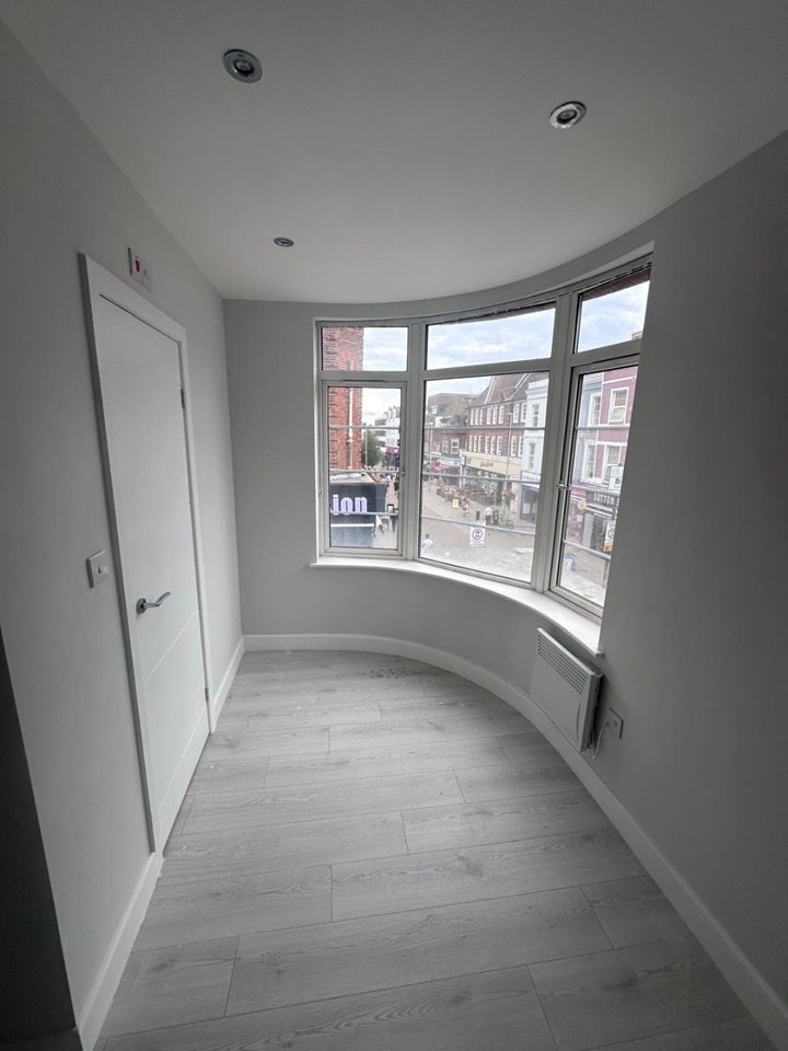 Flat Greenford Road in Greater London