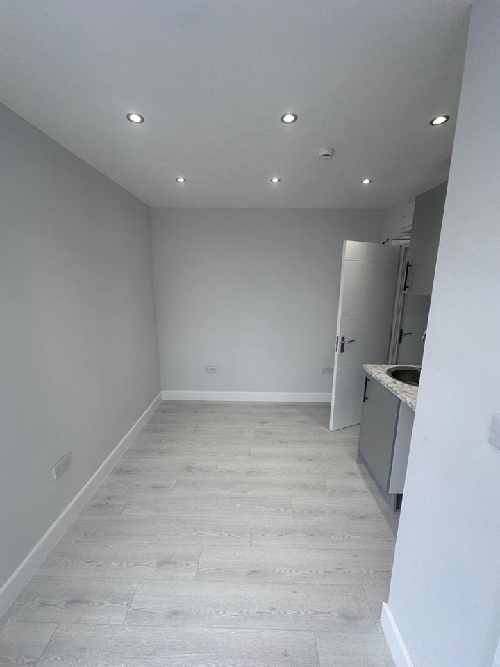 Flat Greenford Road in Greater London