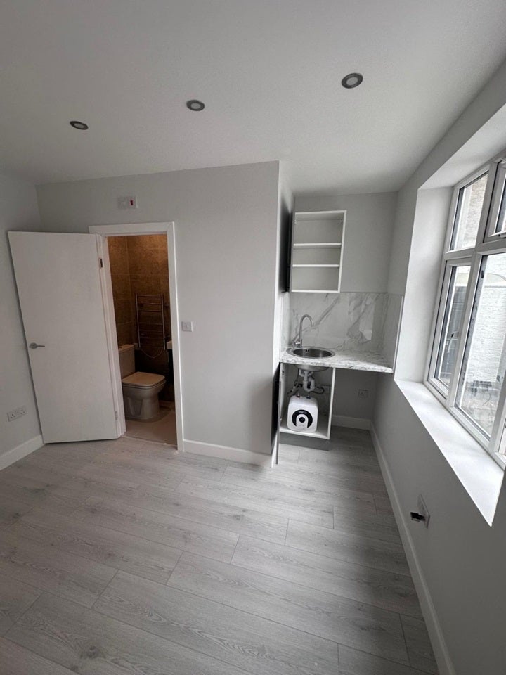 Flat Greenford Road in Greater London