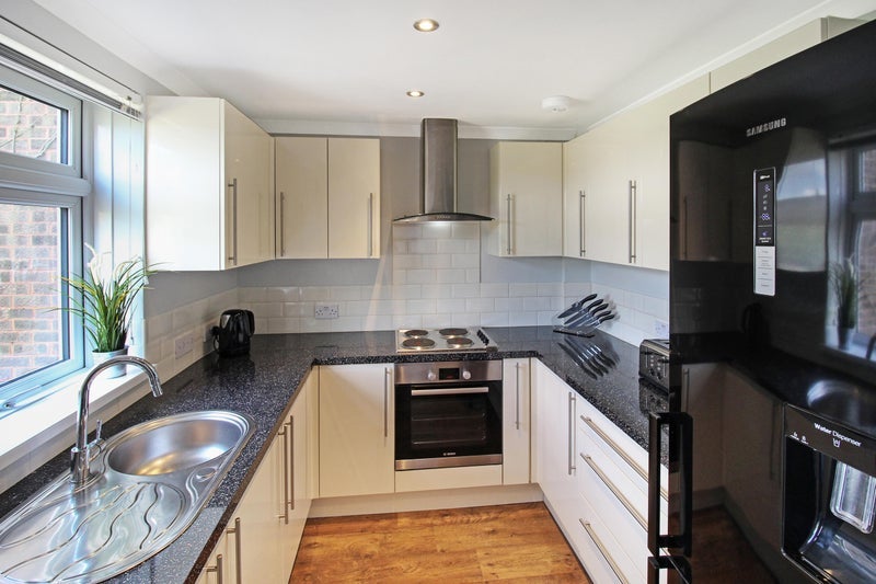 Room Caburn Heights in Crawley