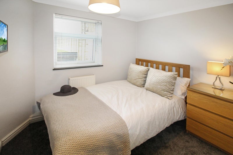 Room Caburn Heights in Crawley