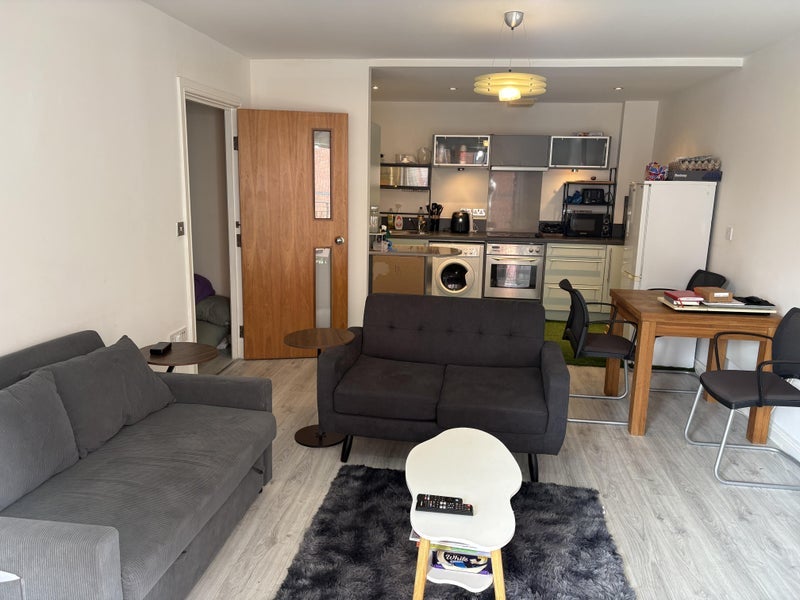 Room King Edwards Drive in Birmingham